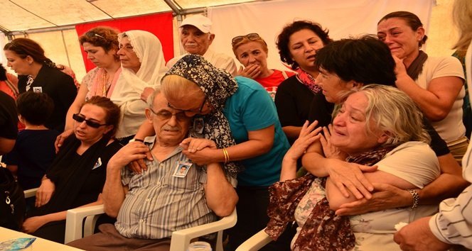 DİYARBAKIR’DA PUSUYA DÜŞÜRÜLEREK HAYATINI KAYBEDEN KAYBEDEN POLİS MEMURU TANSU AYDIN, ZONGULDAK’TA GÖZYAŞLARI İÇİNDE SON YOLCULUĞUNA UĞURLANDI. (ONUR ALTINDAĞ - SERTAÇ ÖZDEMİR - UFUK DURAK/ZONGULDAK-İHA)