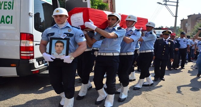 DİYARBAKIR’DA PUSUYA DÜŞÜRÜLEREK HAYATINI KAYBEDEN KAYBEDEN POLİS MEMURU TANSU AYDIN, ZONGULDAK’TA GÖZYAŞLARI İÇİNDE SON YOLCULUĞUNA UĞURLANDI. (ONUR ALTINDAĞ - SERTAÇ ÖZDEMİR - UFUK DURAK/ZONGULDAK-İHA)