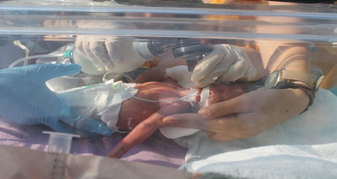 MİNİK BEBEKLER KÜVEZLERLE HELİKOPTERE TAŞINDI. (MURAT KÜÇÜK - UFUK DURAK/ZONGULDAK-İHA)