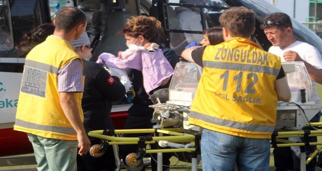 7 AY 10 GÜNLÜK DOĞAN BEBEKLER SAĞLIK BAKANLIĞI'NA AİT HELİKOPTERLE İSTANBUL'A SEVK EDİLDİ. (MURAT KÜÇÜK - UFUK DURAK/ZONGULDAK-İHA)