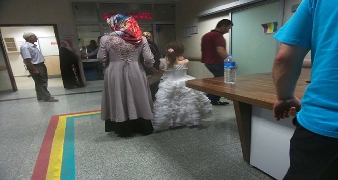 KASTAMONU’NUN TOSYA İLÇESİNDE POMPALI TÜFEK ATEŞ ALDI. DÜĞÜNDE BULUNAN 10 KİŞİ POMPALI TÜFEKTEN ÇIKAN SAÇMALARLA YARALANDI. (SEDAT AĞACIKOĞLU/KASTAMONU-İHA)