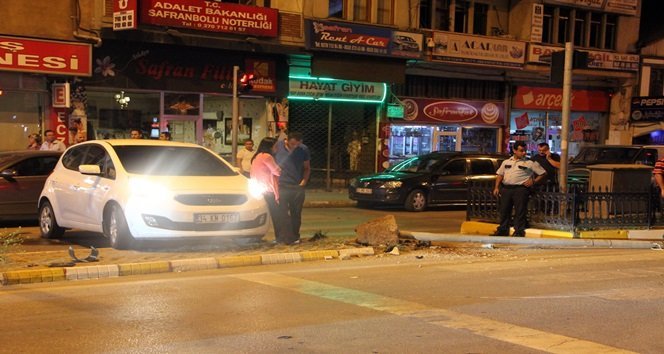 Alkollü Sürücü Trafik Işıklarına Çarptı