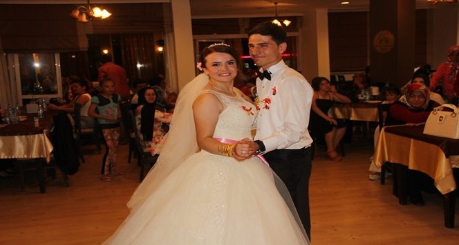 İşitme Engelli Çift Dünya Evine girdi