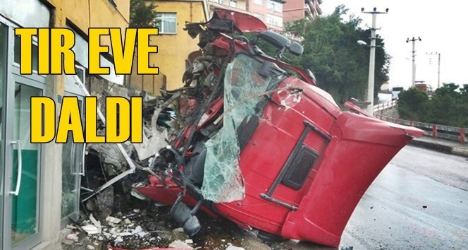 Demir Yüklü TIR Devrildi