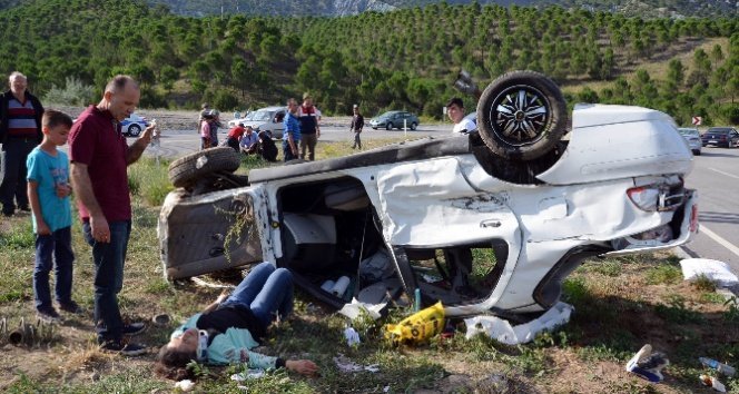 TIR ile otomobil çarpıştı: 1 ölü, 7 yaralı