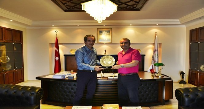 BASIN İLAN KURUMU MÜDÜRÜ AKOĞLU’NDAN, REKTÖR ÖZER’E ZİYARET