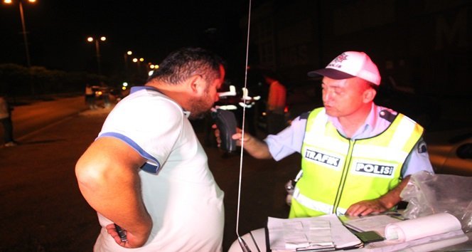 POLİS EKİPLERİ ASAYİŞ UYGULAMASI SIRASINDA ALKOLLÜ SÜRÜCÜLERİ TESPİT EDEREK CEZAİ İŞLEM UYGULADI. (VEDAT KILIÇ/ZONGULDAK-İHA)