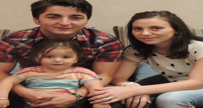 ÜMİT VE DEMET ÇİFTİ KIZLARI BUĞLEM VE ELVAN İSMİNDE BİR ARKADAŞLARI İLE KAYALIKLARDA MAHSUR KALDI. (VEDAT KILIÇ/ZONGULDAK-İHA)