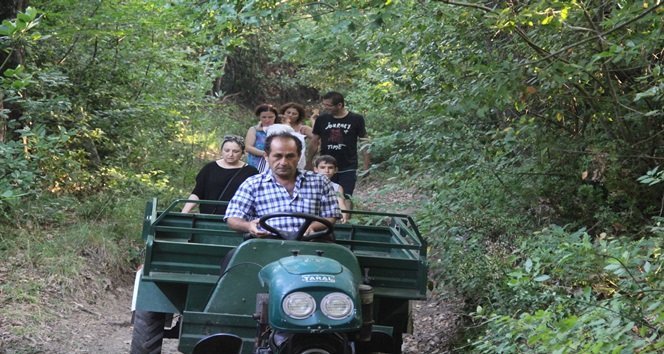 KURTARILANLAR BİR SÜRE SONRA TARIM ARAZİSİ İLE TAŞINDI. (AKİF YAMAN - SERKAN ARAT/BARTIN-İHA)