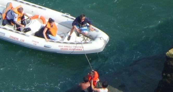 KAYALIKLARDA MAHSUR KALAN AİLE KURTARILDI