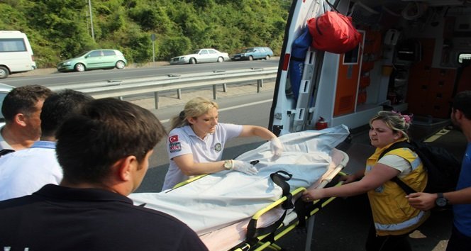 AKIN ÖZDEMİR'İN CANSIZ BEDENİ 1 SAAT SÜREN ARAMANIN ARDINDAN DENİZDEN ÇIKARTILARAK AMBULANSLA KDZ. EREĞLİ DEVLET HASTANESİ MORGUNA KALDIRILDI. (VEDAT KILIÇ/ZONGULDAK-İHA)