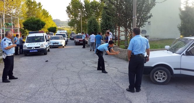 MAHALLE SAKİNLERİNİNDE KARIŞTIĞI KAVGA BÜYÜYÜNCE OLAY YERİNE ÇOK SAYIDA POLİS EKİBİ GÖNDERİLDİ. (VEDAT KILIÇ/ZONGULDAK-İHA)