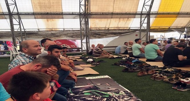 ZONGULDAK'IN ÇAYCUMA İLÇESİNDE ESNAFIN CAMİ SIKINTISINI BELEDİYE İLGİNÇ BİR YÖNTEMLE ÇÖZDÜ. (EMRAH YILDIZ - ERCAN KARAKUŞ/ZONGULDAK-İHA)