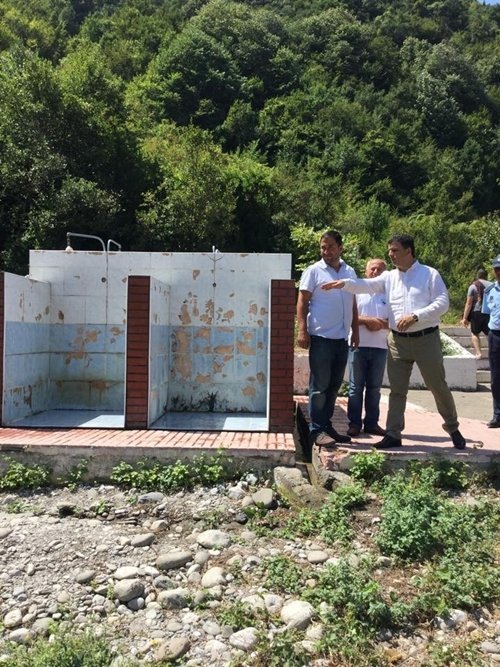 KOZLU BELEDİYE BAŞKANI ERTAN ŞAHİN, ILIKSU VE DEĞİRMENAĞZI PLAJ TESİSLERİNDE KEŞİF YAPTI. (UFUK DURAK/ZONGULDAK-İHA)