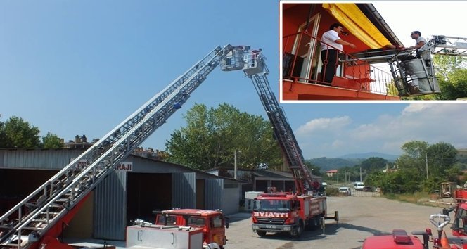 İTFAİYE’DEN YARALI KURTARMA TATBİKATI