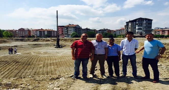 ÇAYCUMA’YA YENİ BELEDİYE BİNASI İÇİN İLK KAZMA VURULDU