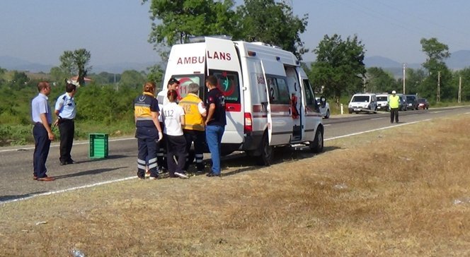 ÇAYCUMA'DA DİREKSİYON HAKİMİYETİNİ KAYBEDEN OTOMOBİL TAKLA ATTI. KAZADA 1 KİŞİ HAYATINI KAYBEDERKEN, 3 KİŞİ YARALANDI. (EMRAH YILDIZ/ZONGULDAK-İHA)