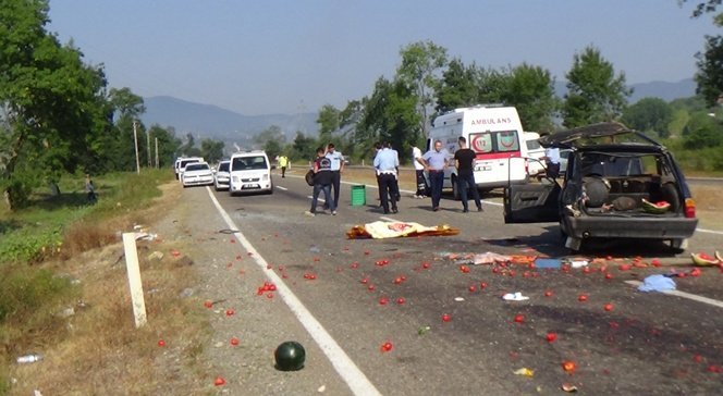 ÇAYCUMA'DA DİREKSİYON HAKİMİYETİNİ KAYBEDEN OTOMOBİL TAKLA ATTI. KAZADA 1 KİŞİ HAYATINI KAYBEDERKEN, 3 KİŞİ YARALANDI. (EMRAH YILDIZ/ZONGULDAK-İHA)