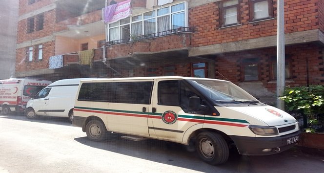 19 YAŞINDAKİ GENÇ KIZ BANYODA KENDİNİ ASTI