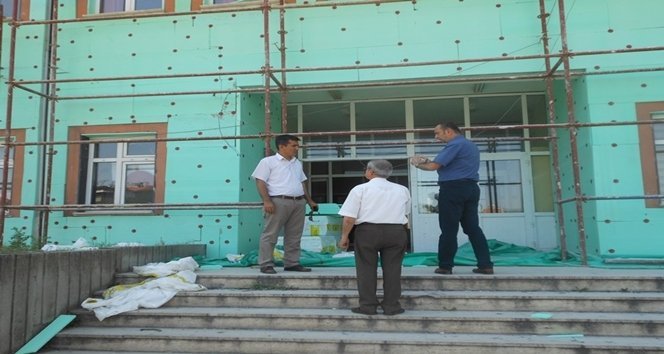 KEÇELİ VE ÖZDEMİR BAKIM VE ONARIM YAPILAN OKULLARDA İNCELEMELERDE BULUNDU