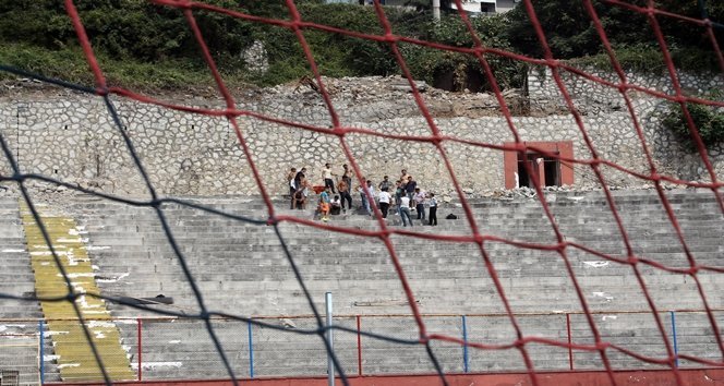 TARAFTARLAR YETKİLİLERDEN DESTEK BEKLİYOR. (MURAT KÜÇÜK/ZONGULDAK-İHA)