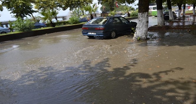 ALAPLI’DA SAĞANAK YAĞIŞ VE DOLU ETKİLİ OLDU