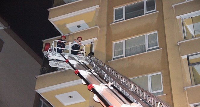 OĞLUNU UYANDIRAMAYAN BABA POLİS VE İTFAİYEDEN YARDIM İSTEDİ