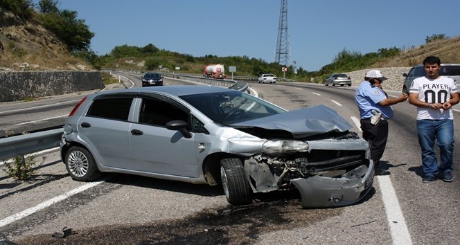 KADIN SÜRÜCÜ KAZADA YARALANDI