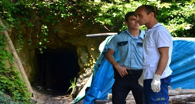 ZONGULDAK’TA KAÇAK BİR MADEN OCAĞINDA METAN GAZI ZEHİRLENMESİ MEYDANA GELDİ. YAKLAŞIK 60 METRE DERİNLİKTE MAHSUR KALAN İKİ İŞÇİYİ KURTARMA ÇALIŞMALARI SÜRÜYOR. (MURAT KÜÇÜK - ONUR ALTINDAĞ/ZONGULDAK-İHA)