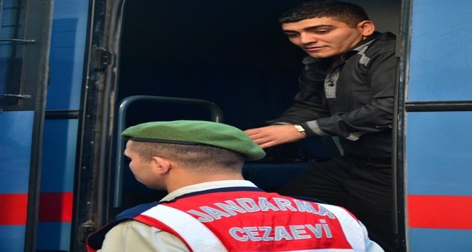 KARAKOLDA ŞİKAYET ETTİ, MAHKEMEDE KORUDU