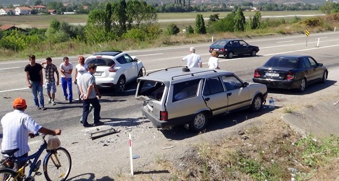 SALTUKOVA’DA TRAFİK KAZASI: 5 YARALI