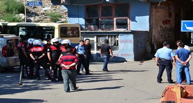 DÜĞÜN KONVOYUNDA  VERİLEN PARAYI AZ BULDULAR: 2 YARALI, 4 GÖZALTI