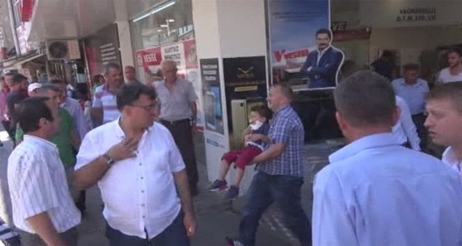 ANİDEN YOLA ATLAYAN ÇOCUĞA OTOMOBİL ÇARPTI