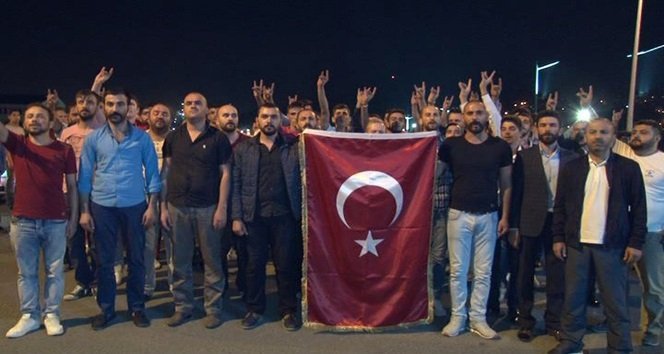 ŞEHİT HABERLERİ GENÇLERİ SOKAĞA DÖKTÜ