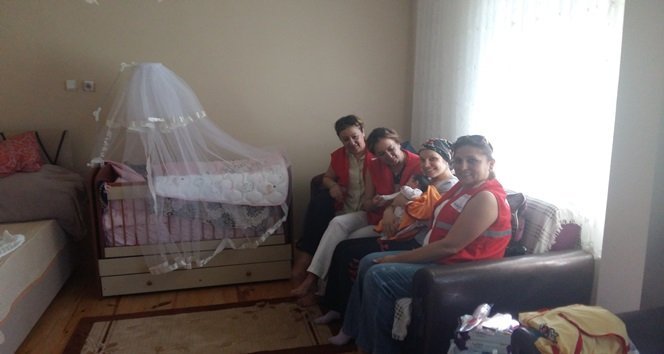 HEYELAN MAĞDURU MİNİK BULEMNAZ’A KIZILAY’DAN ŞEFKAT ELİ