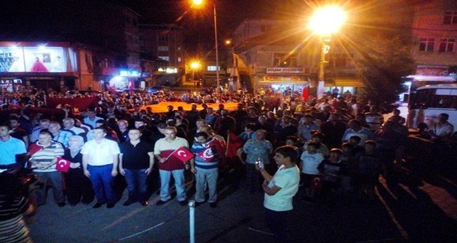 SALTUKOVA’DA ŞEHİTLER İÇİN SAYGI YÜRÜYÜŞÜ