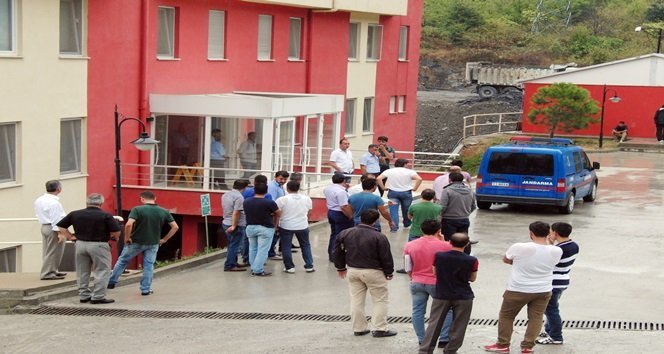 ÜZERİNE PATLAYICI BAĞLAYAN MÜHENDİS İŞYERİNİ BASTI