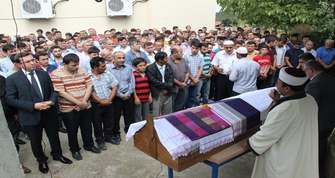 GÖÇÜKTE HAYATINI KAYBEDEN MADENCİ TOPRAĞA VERİLDİ