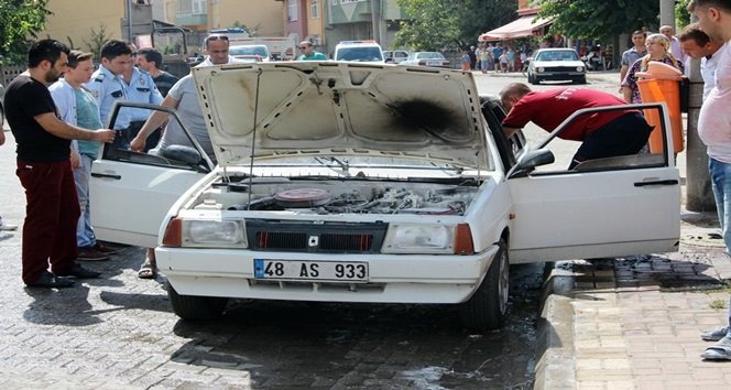 ÇIKAN YANGINDA ARAÇ KULLANILAMAZ HALE GELDİ. (ERCAN KARAKUŞ/ZONGULDAK-İHA)
