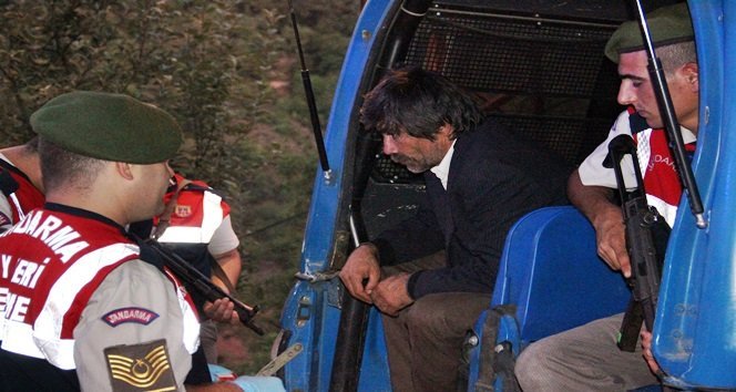 DURSUN KARAKUŞ KARDEŞİNİN KENDİSİNE BALTA İLE SALDIRINCA AV TÜFEĞİ LE ATEŞ ETTİĞİNİ İTİRAF ETTİ. (VEDAT KILIÇ/ZONGULDAK-İHA)