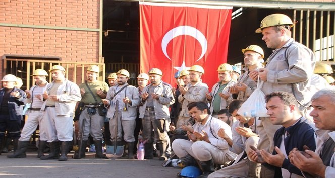 MADENCİLER, ŞEHİTLER İÇİN DUA ETTİ