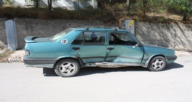 KASTAMONU’DA TİCARİ TAKSİ İLE HUSUSİ OTONUN ÇARPIŞMASI SONUCU MEYDANA GELEN TRAFİK KAZASINDA 1 KİŞİ YARALANDI. (MUHAMMED KÖMEÇOĞLU - KASTAMONU / İHA ) (MUHAMMED KÖMEÇOĞLU/KASTAMONU-İHA)