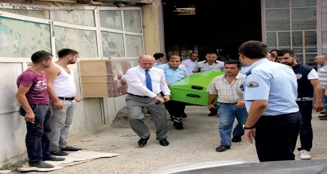 ERAY MUSLU'NUN CESEDİ TABUTA KONULARAK HASTANE MORGUNA KALDIRILDI. (ERCAN KARAKUŞ/ZONGULDAK-İHA)