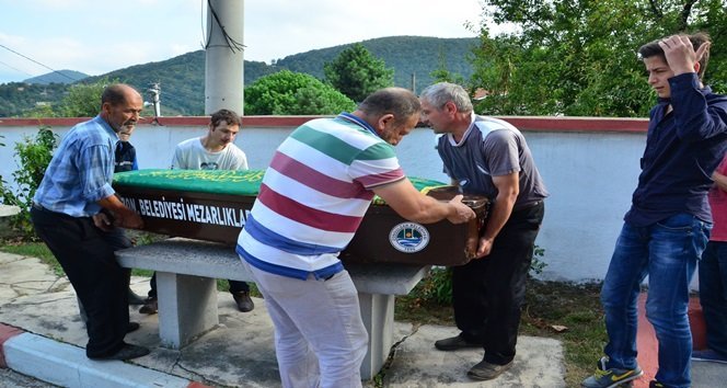 ZONGULDAK’TA HARABE HALİNDEKİ EVDE TEK BAŞINA YAŞAYAN VE BUGÜN HUZUREVİNE YERLEŞECEK OLAN ŞAHIS, EVİNDE ÖLÜ BULUNDU. (SERTAÇ ÖZDEMİR/ZONGULDAK-İHA)