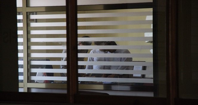 OPERASYON KAPSAMINDA DERNEKTE EVRAK VE DÖKÜMANLAR İLE BİLGİSAYARLARIN HARDDİKSLERİNE EL KONULDU. (YASİN ERDEM/KARABÜK-İHA)