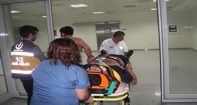 KARABÜK'TE SERVİS ŞOFÖRLERİNİN BIÇAKLI KAVGASINDA BİRİ AĞIR 3 KİŞİ YARALANDI. (SAMET OĞUZHAN DOĞAN - YASİN ERDEM/KARABÜK-İHA)