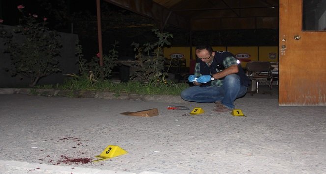 SERVİSÇİLERİN KAVGASINDA KAN AKTI: 3 YARALI