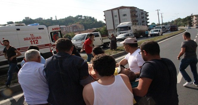 ZONGULDAK’IN EREĞLİ İLÇESİNDE EVİNE GİTMEK İÇİN YOLUN KARŞISINA GEÇMEK İSTEYEN YAŞLI ADAM, BİR OTOMOBİLİN ÇARPMASI SONUCU HAYATINI KAYBETTİ. (VEDAT KILIÇ/ZONGULDAK-İHA)