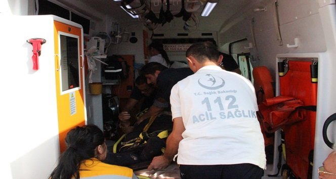 ZONGULDAK’IN EREĞLİ İLÇESİNDE EVİNE GİTMEK İÇİN YOLUN KARŞISINA GEÇMEK İSTEYEN YAŞLI ADAM, BİR OTOMOBİLİN ÇARPMASI SONUCU HAYATINI KAYBETTİ. (VEDAT KILIÇ/ZONGULDAK-İHA)