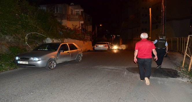 EKİPLER, HÜRRİYET CADDESİ'Nİ BİR SÜRE TRAFİĞE KAPATTI (ONUR ALTINDAĞ - UFUK DURAK/ZONGULDAK-İHA)